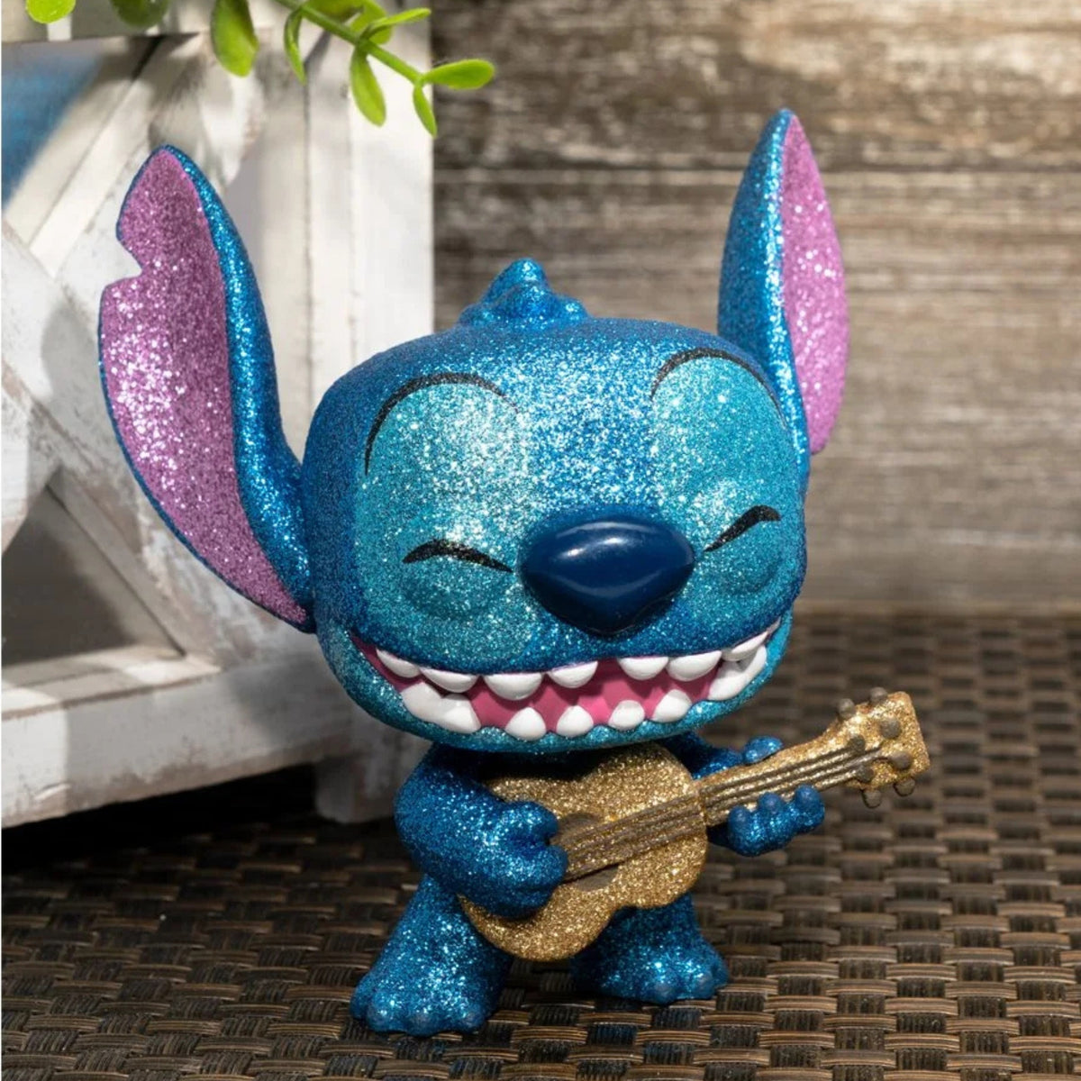 Funko Pop Stitch con ukelele Diamond 1044 – Cooltura Venezuela